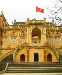 dinh-thu-hoang-a-tuong-du-lich-de-men