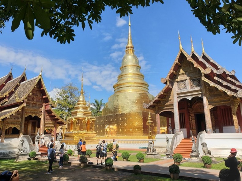 ngoi-chua-Wat Phra Singh-chiang-mai-thai-lan-du-lich-de-men-vn