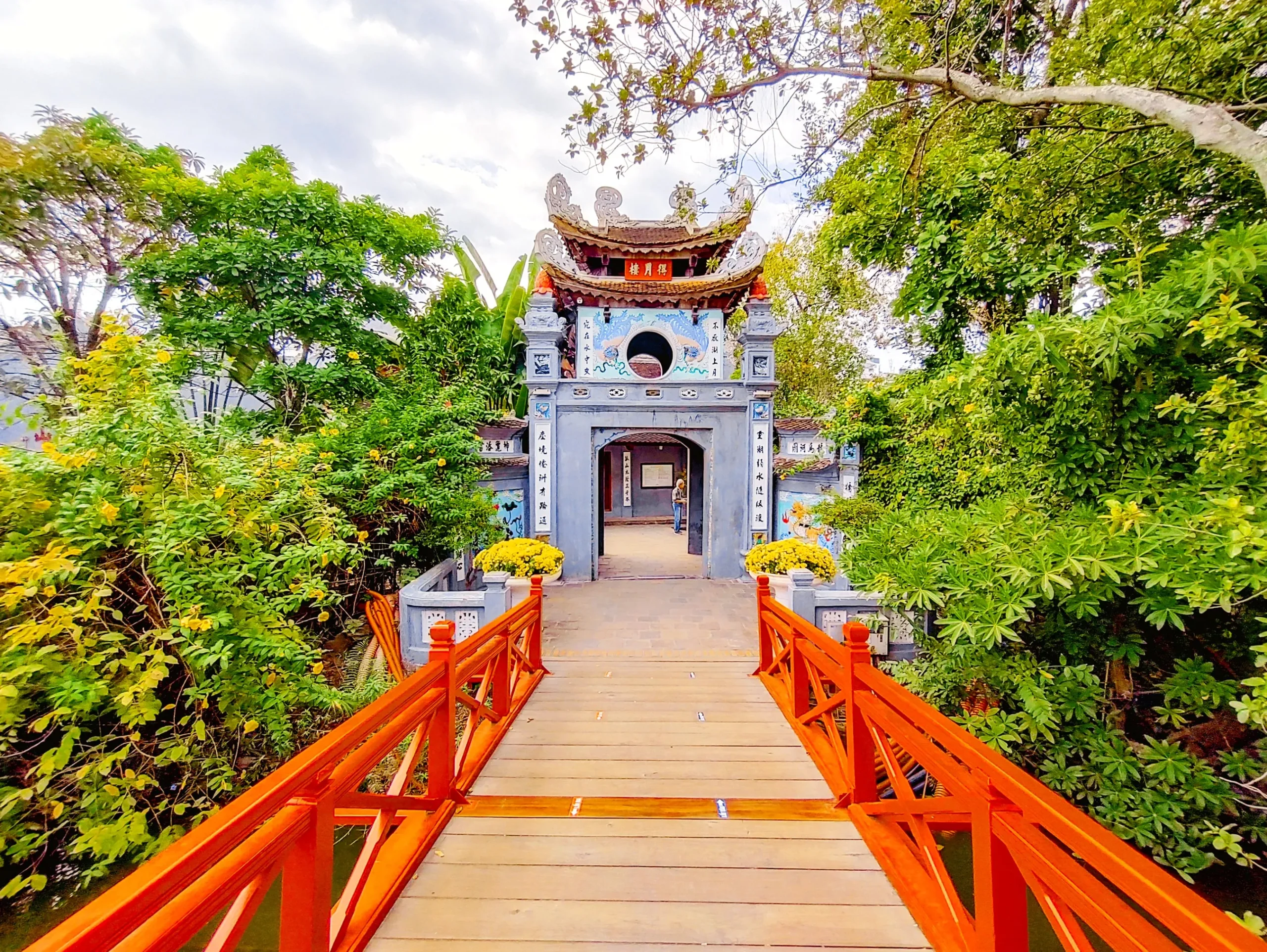 den-ngoc-son-du-lich-de-men-travel-viet-nam-23
