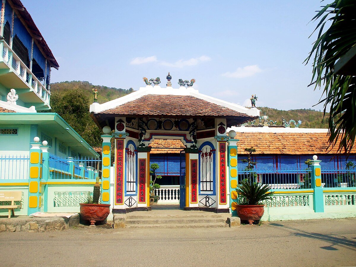 nha-lon-long-son-ba-ria-vung-tau-tphcm-tour-du-lich-de-men-travel-viet-nam-2