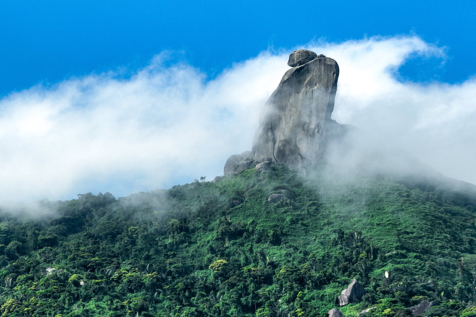 nui-da-bia-phu-yen-du-lich-de-men-travel-viet-nam