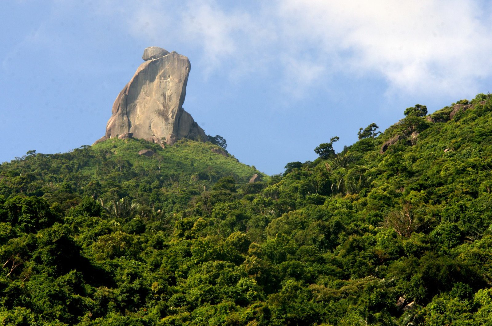 nui-da-bia-phu-yen-tour-du-lich-de-men-travel-viet-nam