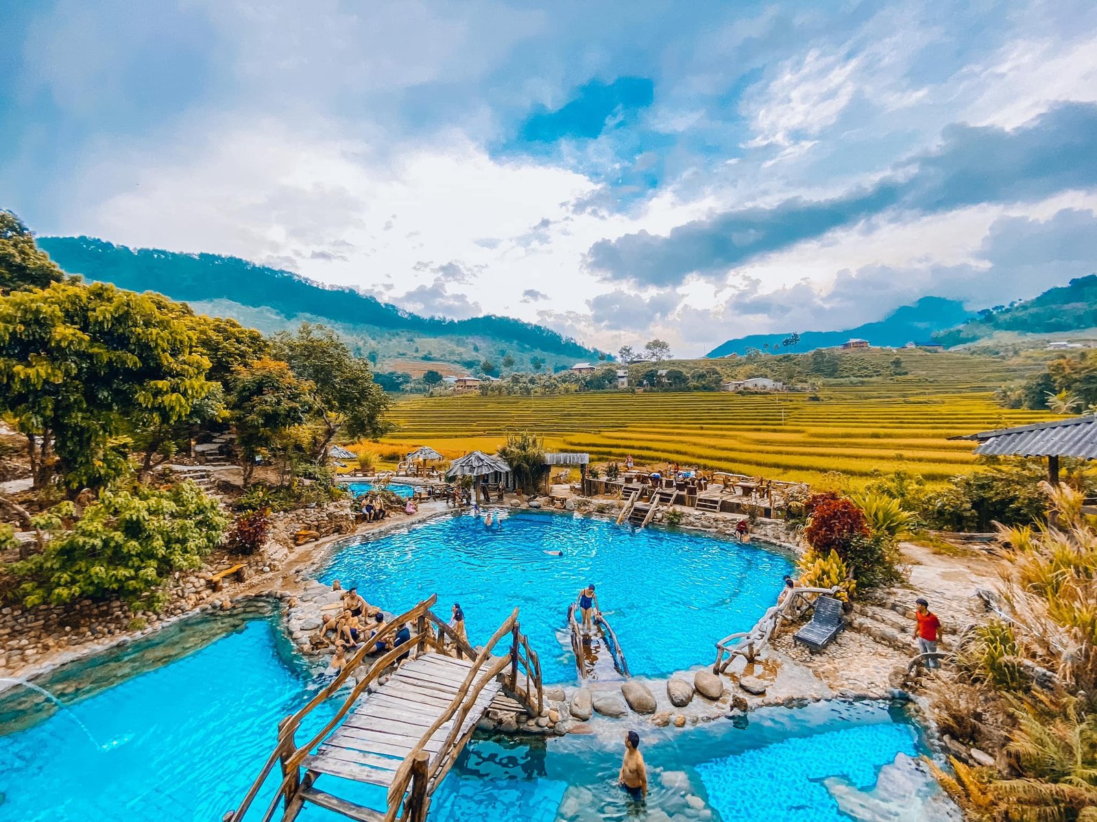suoi-khoang-nong-tram-tau-du-lich-de-men-travel-viet-nam