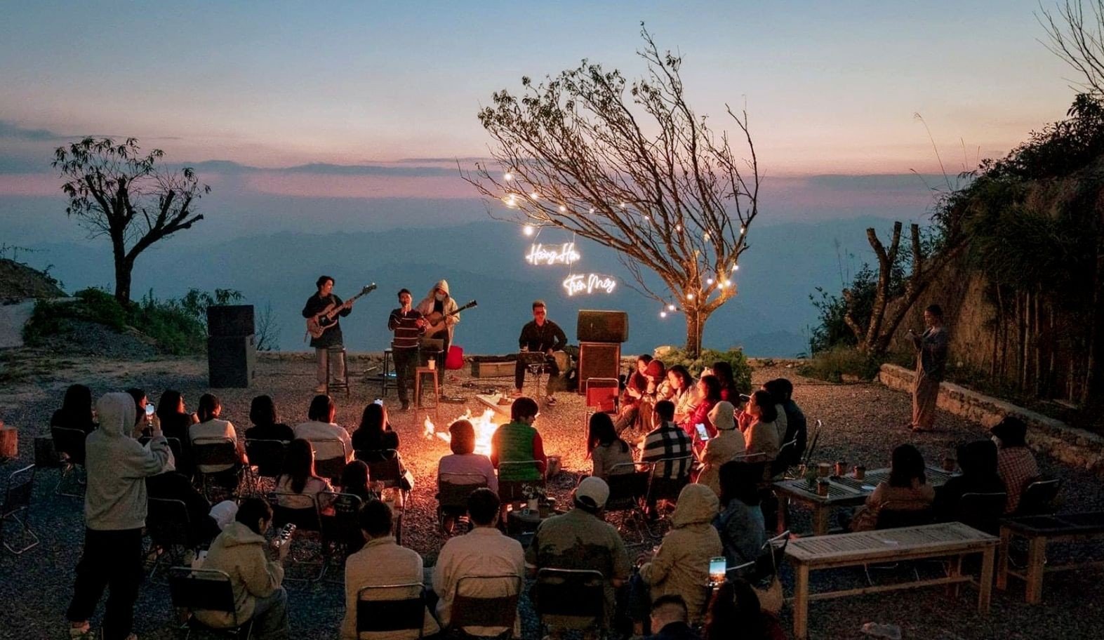 dem-ta-xua-du-lich-de-men-travel-viet-nam-tay-bac-mua-vang