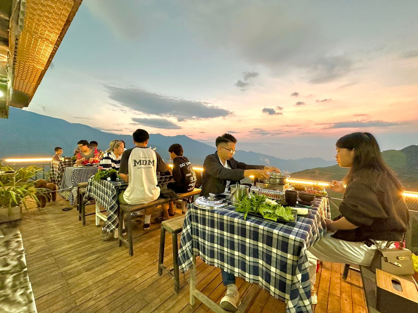 lau-nuong-dem-ta-xua-du-lich-de-men-travel-viet-nam-tay-bac-mua-vang-2